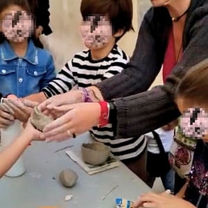 Taller de cerámica para grupo de menores en tu espacio